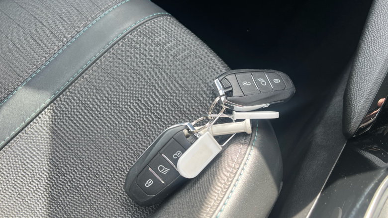 Peugeot 208 1.2 PureTech 100 Allure Premium 5dr Petrol Hatchback